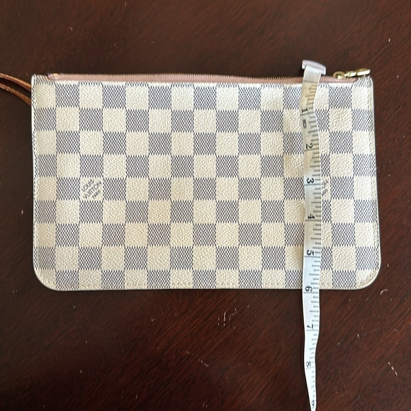 LOUIS VUITTON Damier Azur Neverfull MM GM Pochette Rose Ballerine. Like new - Picture 8 of 8